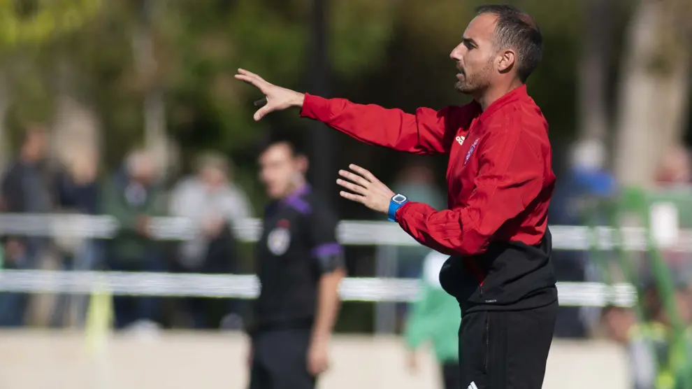 Ivan Martínez, técnico del Real Zaragoza Juvenil, dando instrucciones en un partido anterior