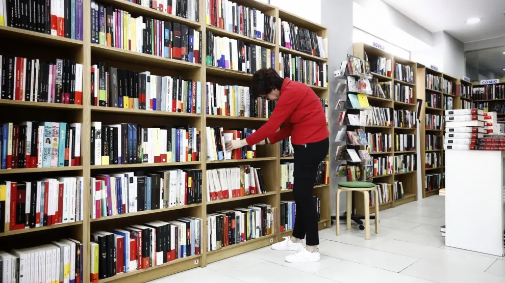 La novela y la literatura infantil y juvenil dominan en la planta calle de la nueva librería Central