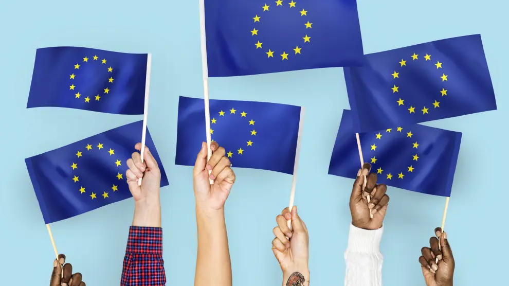 Agitando banderas de la UE