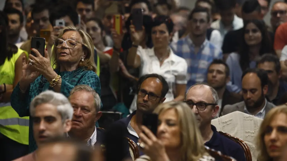 Público en el mitin de Vox ayer en Zaragoza.