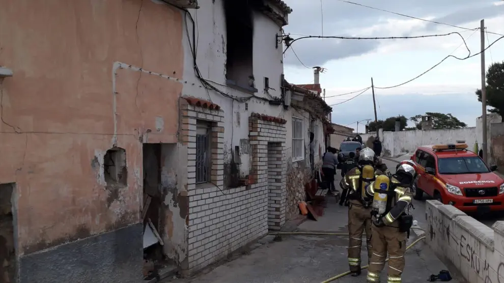 Los Bomberos de la Diputación de Zaragoza han acudido a sofocar el fuego.