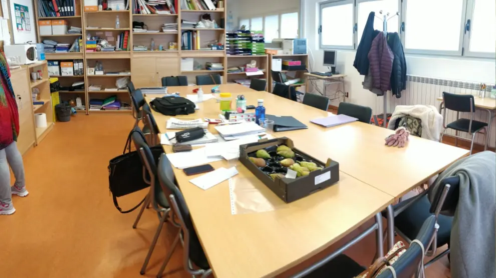 Sala de profesores como despachos de especialidades en el IES La Muela.