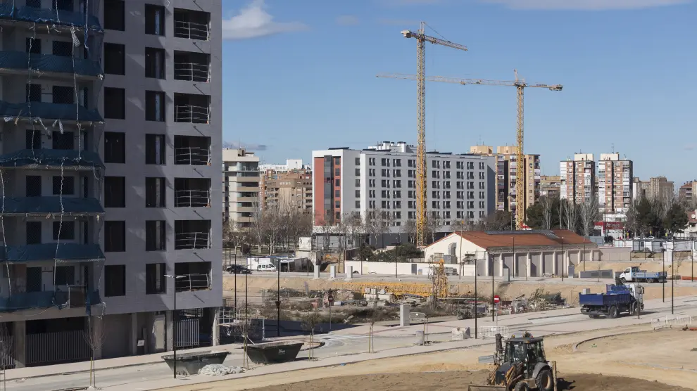 La construcción privada empieza a reactivarse en Zaragoza. En la imagen, viviendas en construcción en Marqués de la Cadena