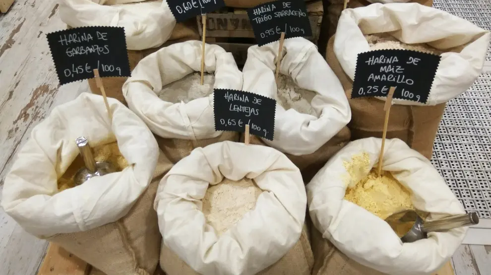 Sacos de harinas de distintas variedades para comprar a granel en De Tarros.