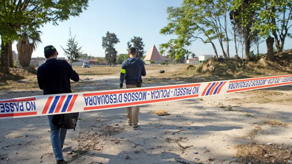 La Policía científica de los Mossos busca indicios en el solar en el que apareció el cuerpo que podría ser de Janet Jumillas