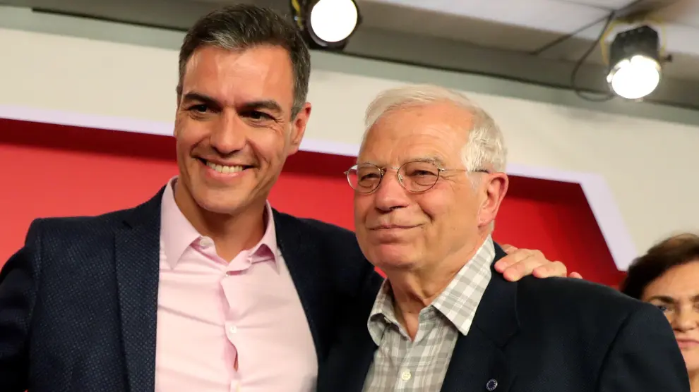 Pedro Sánchez, con el cabeza de lista del PSOE a las europeas, Josep Borrell.