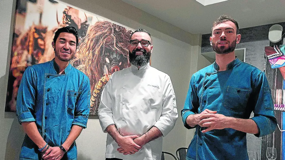 Sebastián Valderrama, Alex Vargas y Adam Val, responsables de cocina de Punto Gastronómico.