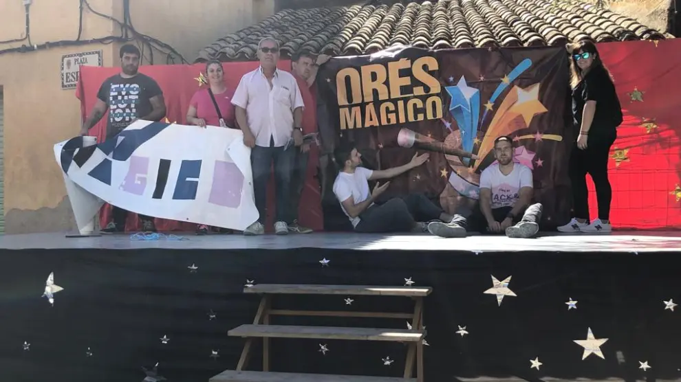 Vecinos de Orés colaboran de forma voluntaria en la organización del festival.