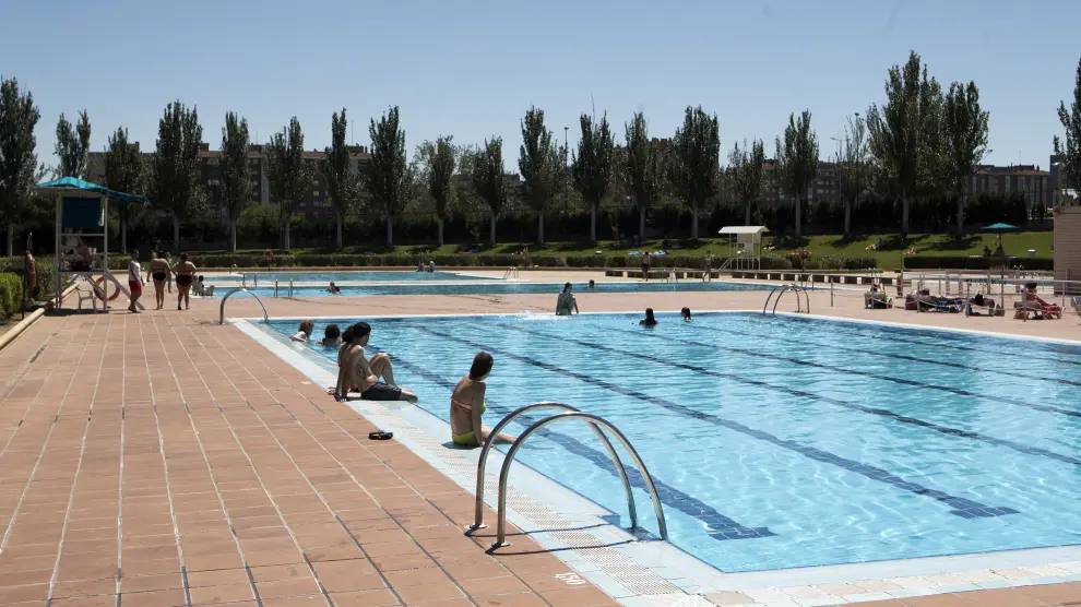 Apertura de las piscinas municipales de Zaragoza. En la foto, el CDM Actur