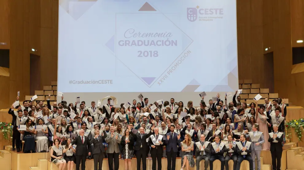 Los graduados de la XXVII promoción de CESTE.