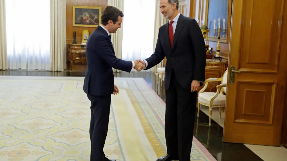 El Rey recibe al presidente del PP, Pablo Casado, en la Zarzuela.