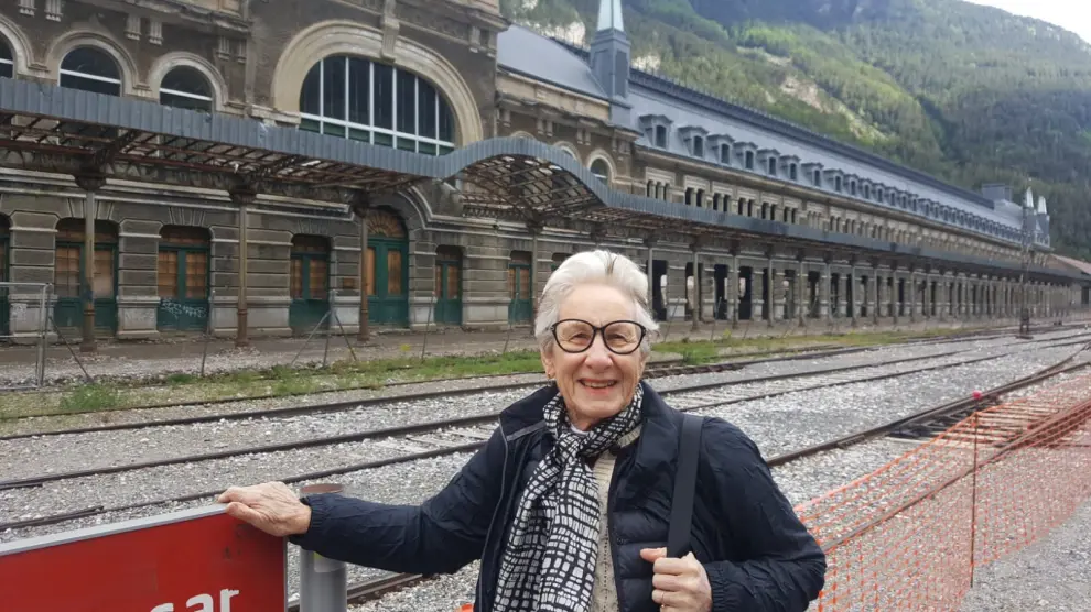 Jean Brodosky, una judía residente en EE.UU., en su visita a Canfranc el pasado miércoles para rendir homenaje a su marido y a su familia.