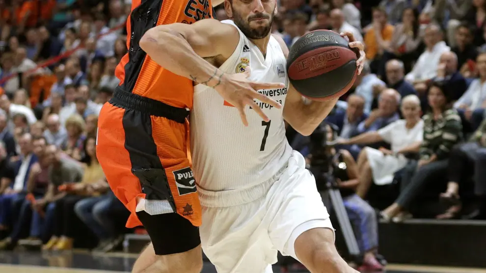 El Real Madrid contra el Valencia Basket, durante el tercer partido del playoff de semifinales de la Liga Endesa.