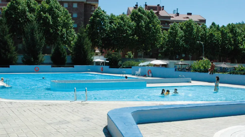Las piscinas de Jaca se sitúan en el complejo deportivo Armando Abadía.