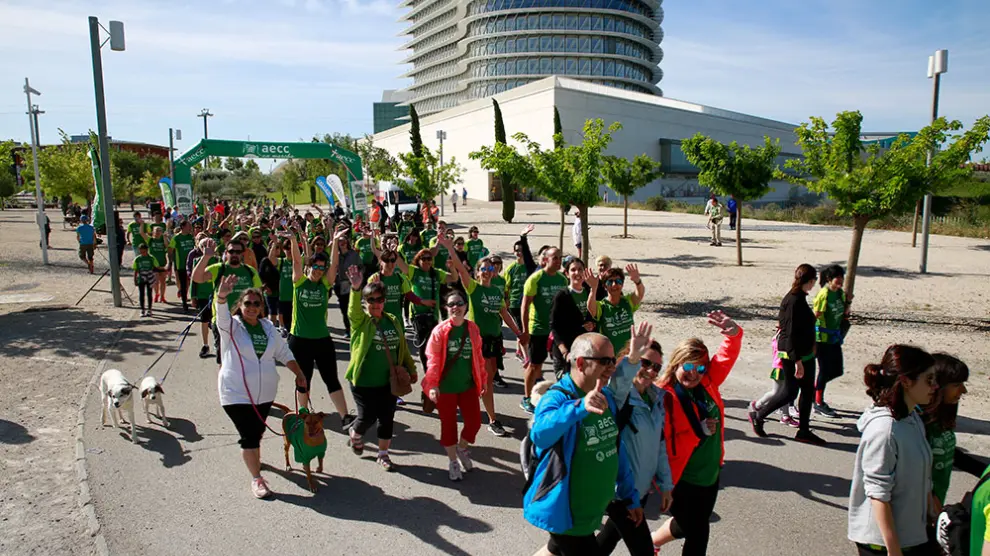 Una imagen de la anterior edición de la Marcha contra el cáncer en el Parque del Agua de Zaragoza.
