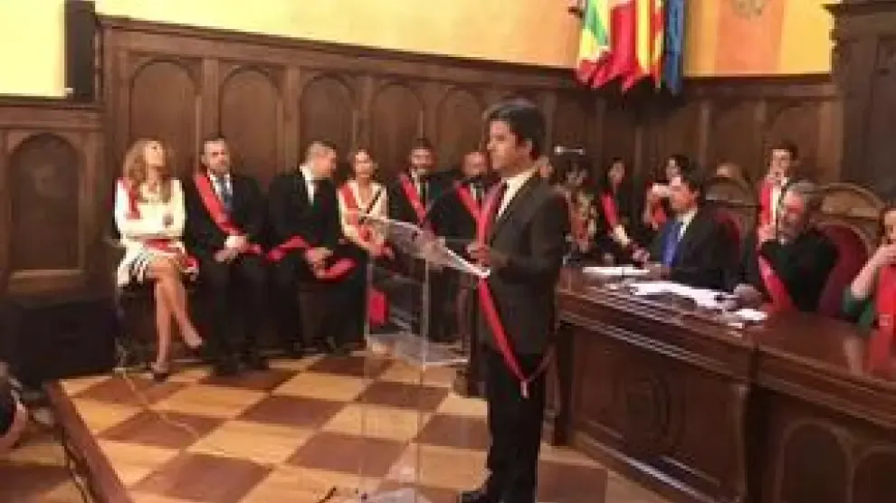 Luis Felipe (PSOE), que ha sido investido alcalde por sorpresa, ha improvisado su discurso.
