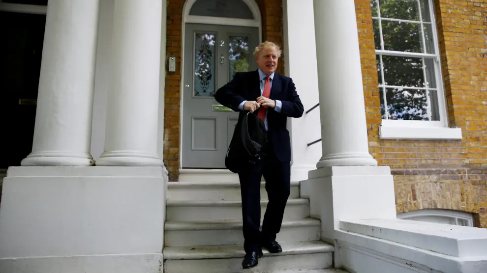 Boris Johnson a la salida de su casa
