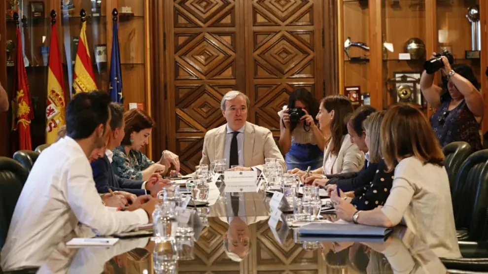El gobierno PP-Cs del Ayuntamiento de Zaragoza ha celebrado este miércoles su primera reunió.