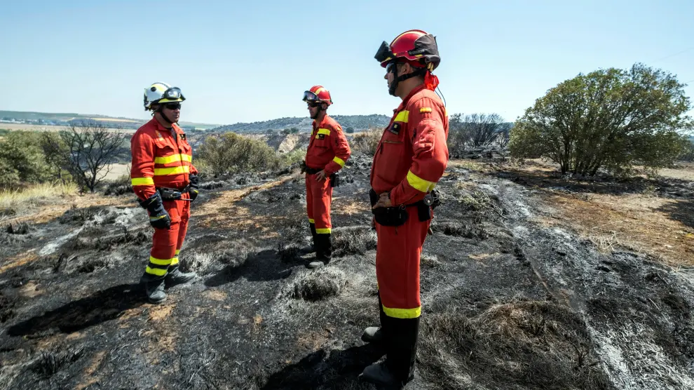 Miembros de la UME en el entorno del incendio en Toledo.