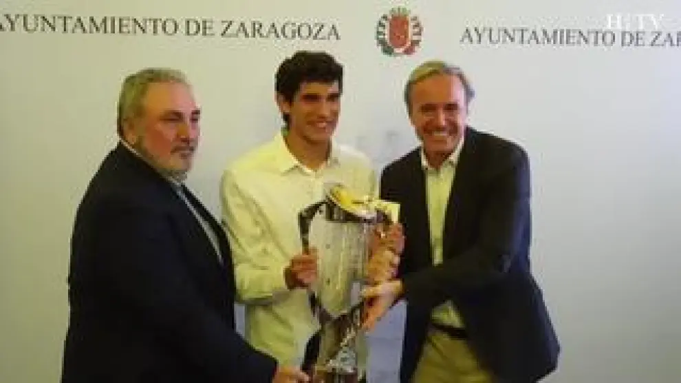 El capitán de la selección española sub-21, el zaragozano Jesús Vallejo, ha sido recibido este miércoles por el alcalde de la ciudad y parte de la corporación municipal tras ganar el campeonato de Europa Sub-21