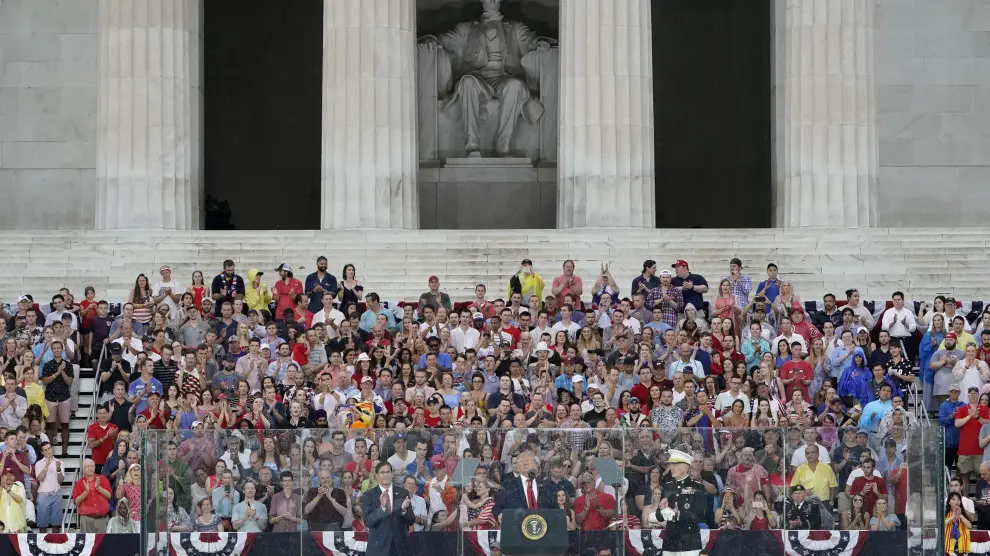 El presidente Donald Trump durante el 'Saludo a América' frente el Lincoln Memorial, en Washington D. C., con motivo del 4 de julio.