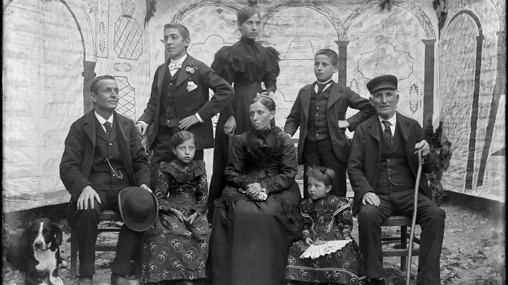 Imagen de la familia, en la que aparece el mismo Burrel y que probablemente hizo José Salinas.