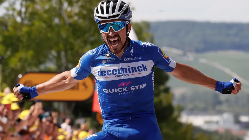 Cycling - Tour de France - The 215-km Stage 3 from Binche to Epernay - July 8, 2019 - Deceuninck-Quick Step rider Julian Alaphilippe of France wins the stage. REUTERS/Gonzalo Fuentes [[[REUTERS VOCENTO]]] CYCLING-FRANCE/
