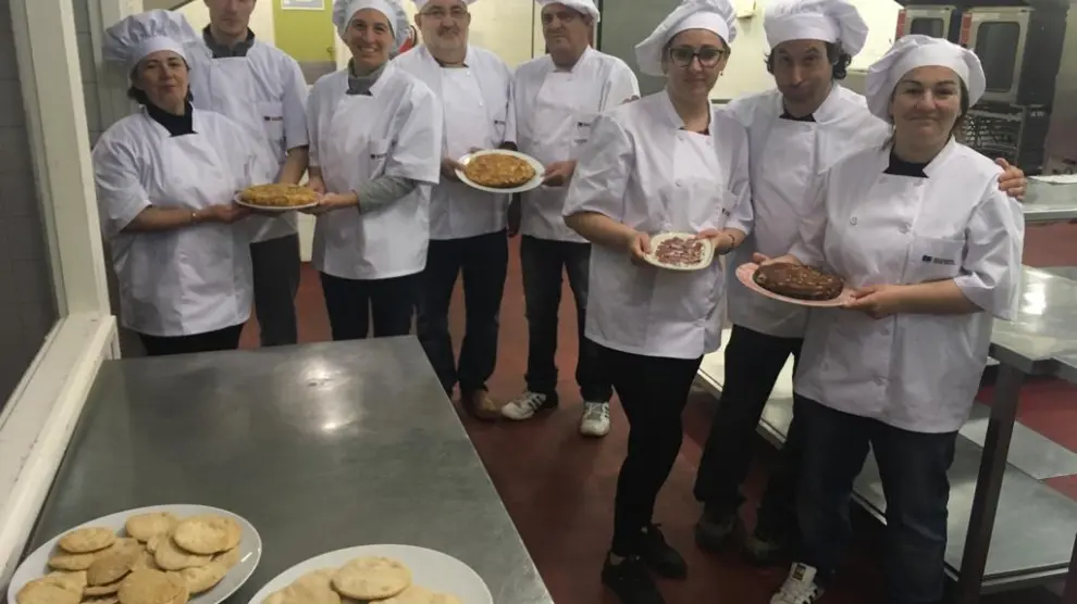 Alumnos de EFA El Poblado en un curso del Inaem  sobre operaciones básicas de cocina.