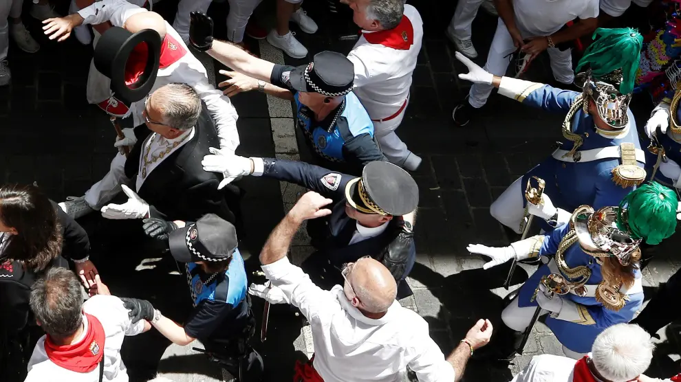 Momentos de tensión en Pamplona tras la procesión de San Fermín