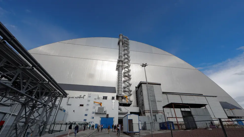 Un sarcófago cubre el cuarto bloque de la central nuclear de Chernóbil.