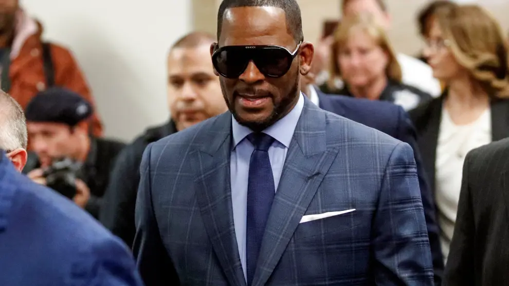 FILE PHOTO: Grammy-winning R&B singer R. Kelly arrives for a child support hearing at a Cook County courthouse in Chicago, Illinois, U.S. March 6, 2019. REUTERS/Kamil Krzaczynski/File Photo [[[REUTERS VOCENTO]]] PEOPLE-RKELLY/