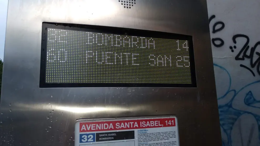 Las frecuencias del autobús en Santa Isabel y Maralbueno han empeorado con los horarios de verano