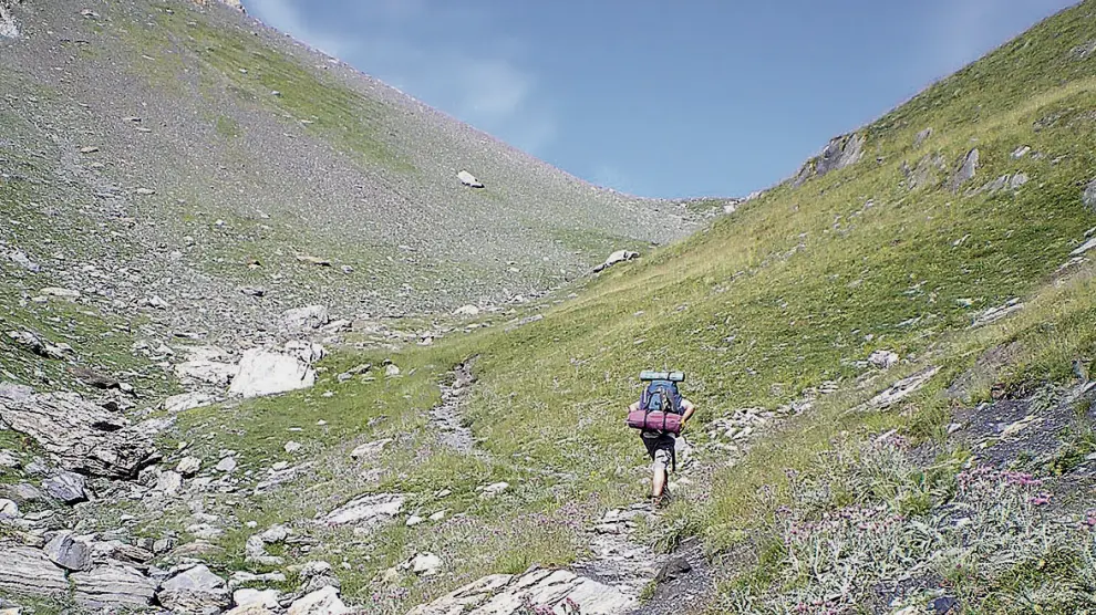 Caminar por la montaña en solitario incrementa las probabilidades de sufrir un percance.