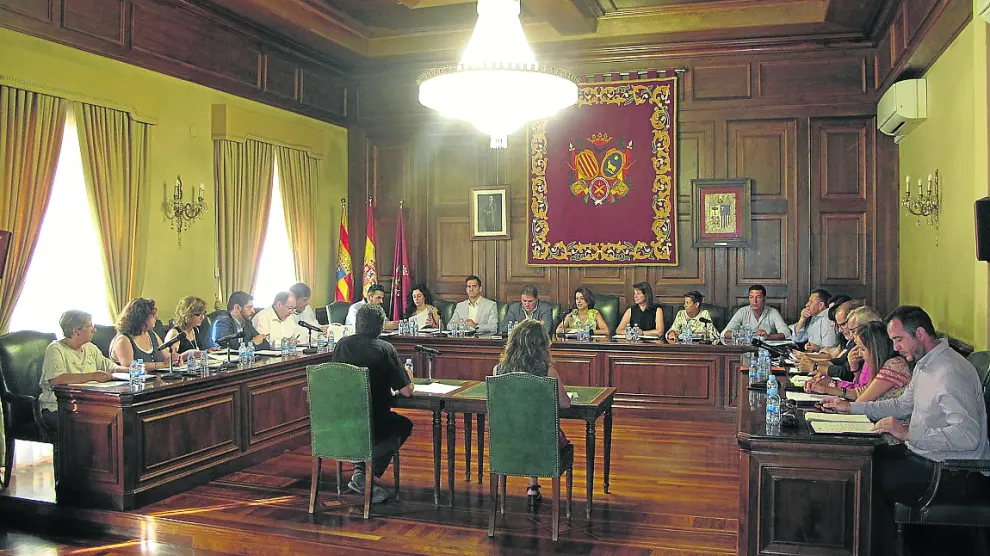 Un momento del pleno extraordinario celebrado ayer por el Ayuntamiento de Teruel.