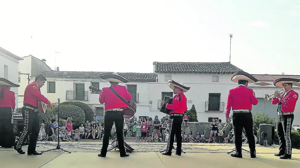 La actuación de los mariachis fue uno de los atractivos de la última jornada festiva en Lalueza.