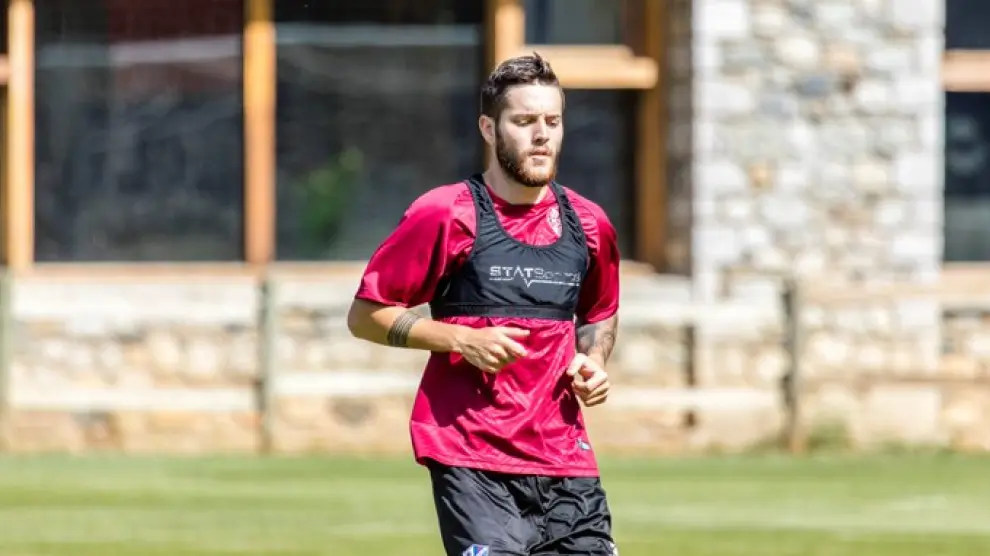 Miguelón, durante un entrenamiento con la SD Huesca.
