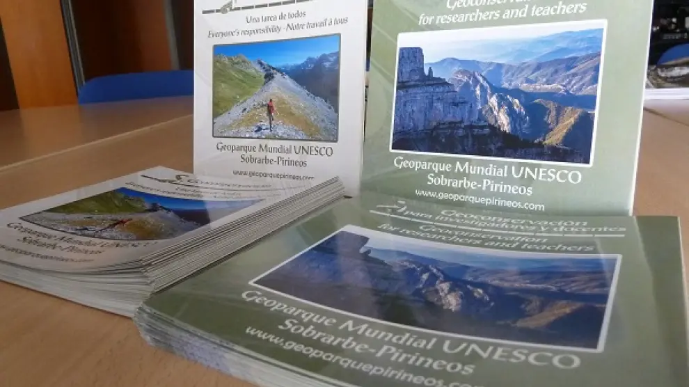 Dos folletos con propuestas para que todos podamos ayudar a conservar el medio geológico
