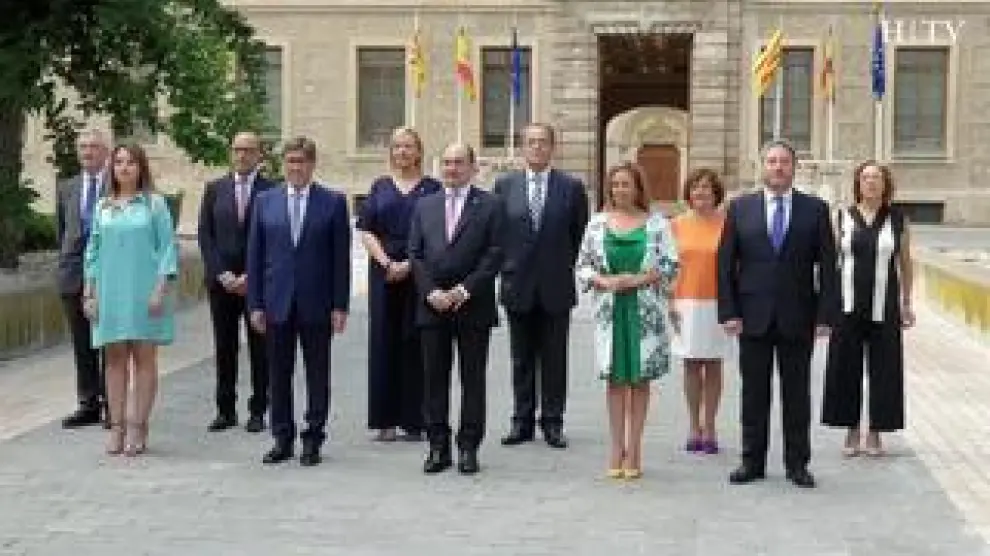 Este miércoles los nuevos consejeros del Gobierno de Aragón han prometido o jurado su cargo en la Sala de la Corona del Edificio Pignatelli. Aunque hay caras conocidas, algunos de ellos repiten en el título.