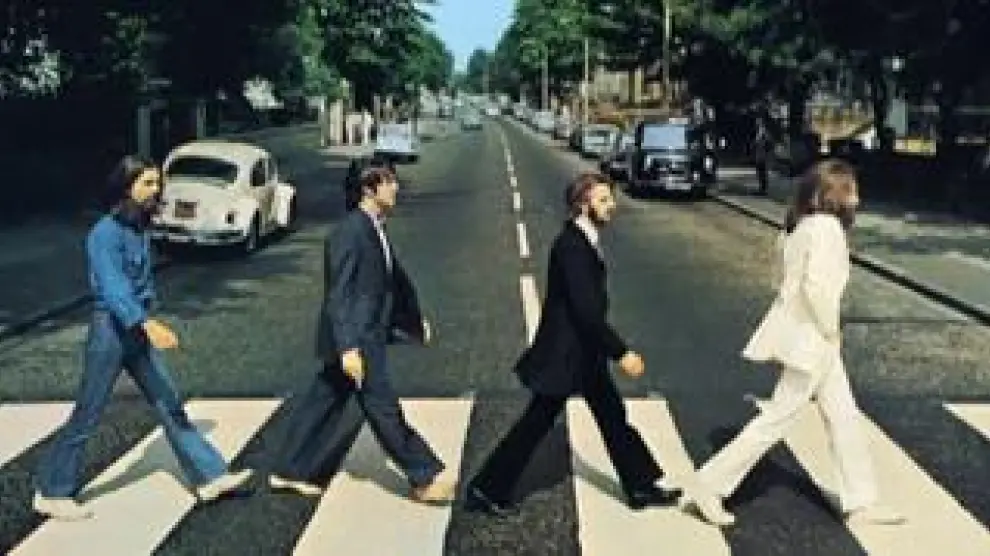 Ha pasado medio siglo desde que los Beatles fueron capturados en el mítico paso de cebra, en este momento histórico. Fue la portada de su disco Abbey Road. Una de las más icónicas y reconocibles en todo el mundo. La sesión de fotos la hizo un amigo del grupo, asegura que tardó tan solo 10 minutos.