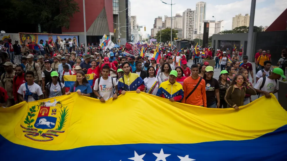 Miles de simpatizantes con el Gobierno de Venezuela participan en una manifestación contra el bloqueo de los bienes estatales de Venezuela en suelo estadounidense.