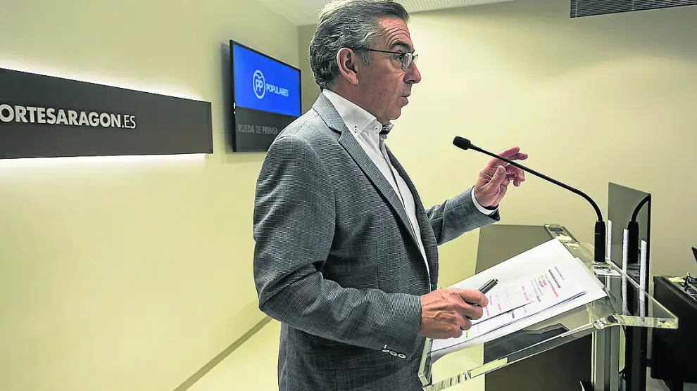 El presidente regional del PP, Luis María Beamonte, ayer, en las Cortes de Aragón.