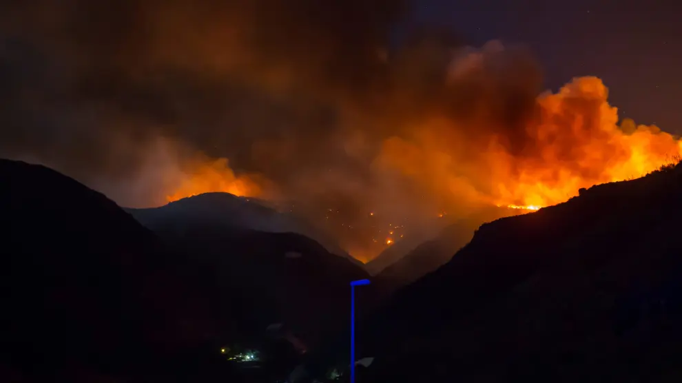 Una imagen del incendio la pasada madrugada del 13 de agosto en la cumbre de Gran Canaria.