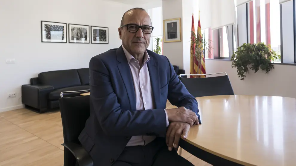 Felipe Faci, nuevo consejero de Educación del Gobierno de Aragón, en su despacho.