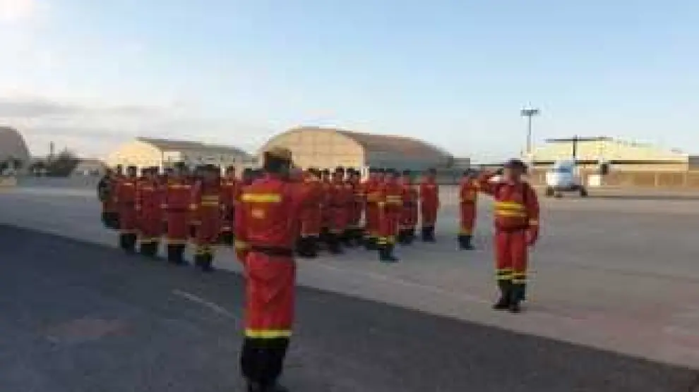 Efectivos de la UME de Aragón han llegado esta mañana a la base de Gando (Canarias) en un Hércules C-130 tras salir esta madrugada, a las 3.30, desde Zaragoza.