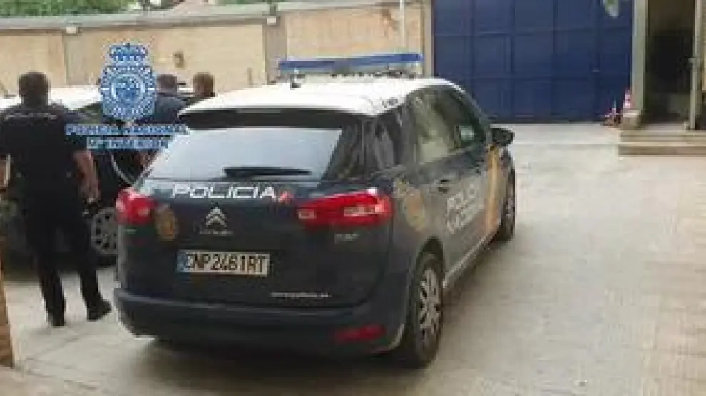 La Policía Nacional ha detenido a un hombre de origen georgiano mientras marcaba pisos con la técnica del hilo invisible. Los hechos han ocurrido en la ciudad de Huesca.