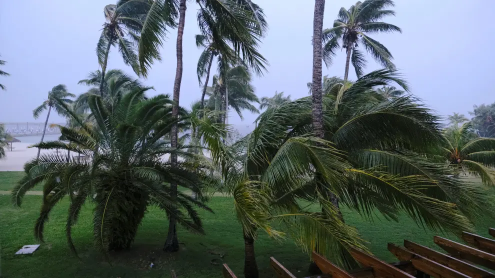 El "catastrófico" Dorian encara Bahamas como huracán de categoría 5.