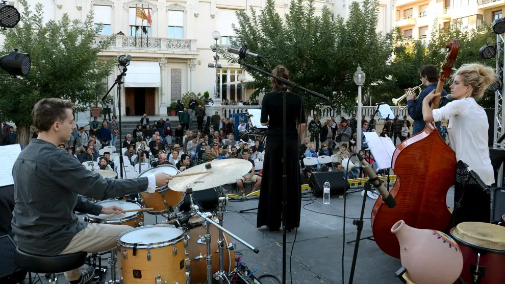 concierto de The Wanderlust Project de jazz en Huesca en la plazaNavarra. Foto Javier Navarro [[[FOTOGRAFOS]]]
