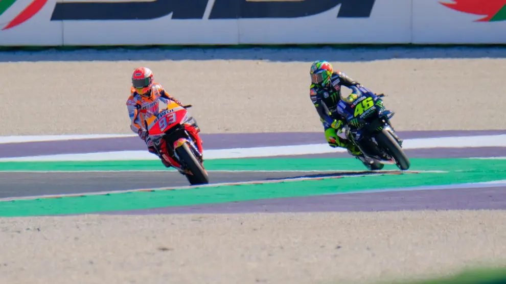 Misano Adriatico (Italy), 14/09/2019.- Spanish MotoGP rider, number 93, Marc Marquez (L), of the Repsol Honda Team and Italian MotoGP rider, number 46 Valentino Rossi, of the Yamaha Factory Racing in action during the free practice/qualifying session of the 2019 Motorcycling Grand Prix of San Marino and Riviera di Rimini at Misano Circuit in Misano Adriatico, Italy, 14 September 2019. (Motociclismo, Ciclismo, Italia) EFE/EPA/ALESSIO MARINI Motorcycling Grand Prix of San Marino