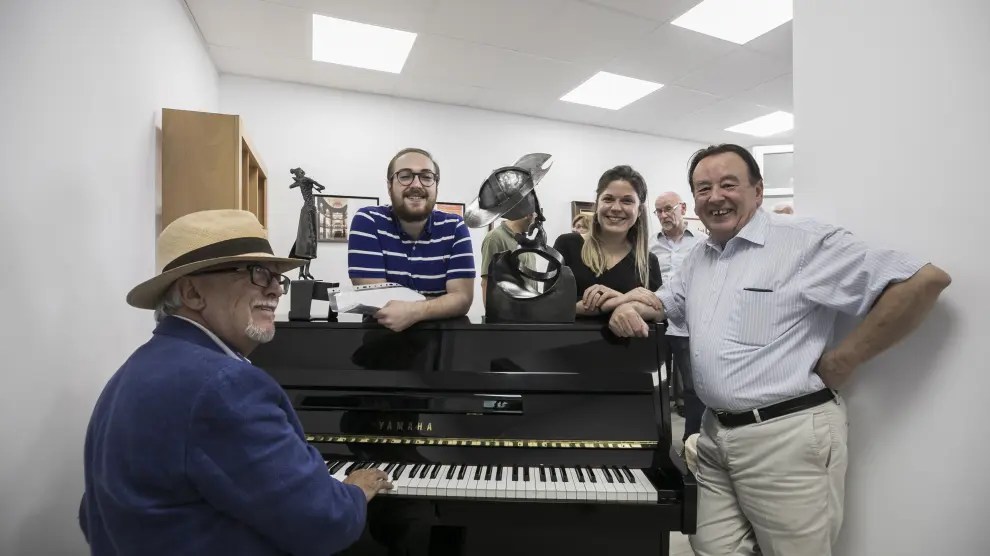Miguel Ángel Tapia (al piano), Pablo Puértolas, Marta Heras y Santiago Sánchez Jericó, ayer en la inaguración del Aula Pilar Lorengar