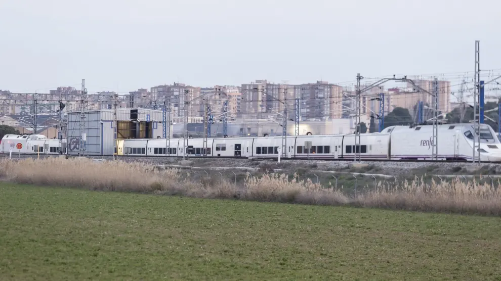 Un modelo del tren Alvia como el que se utiliza en el convoy AVCity que sale hoy de Zaragoza a primera hora a Madrid y Barcelona, y es el último que llega a la capital aragonesa.